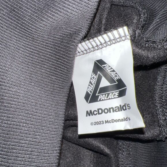 Palace x McDonald’s Logo Hoodie Black Jacket Pullover Sweatshirt Mens Medium NEW - Picture 6 of 8